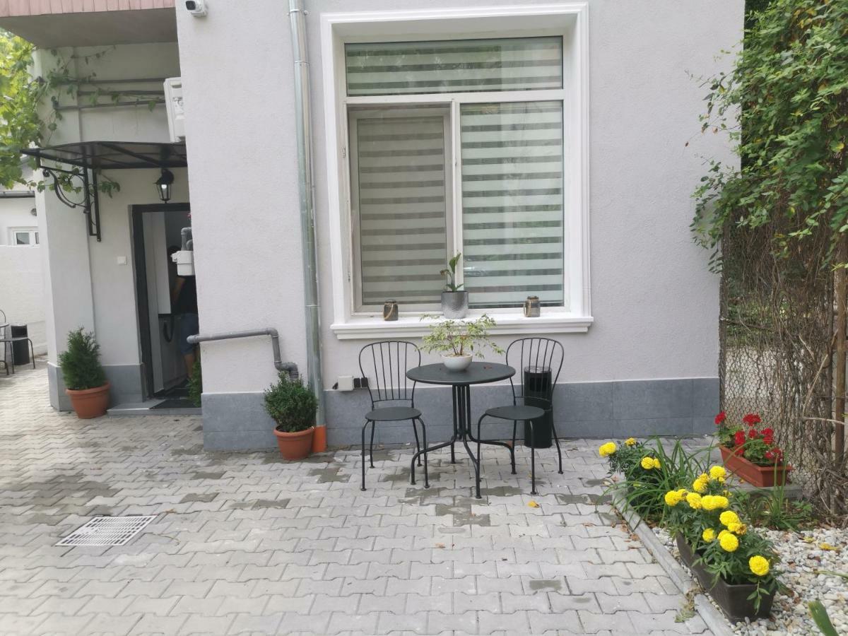 Maison 33 Bucharest