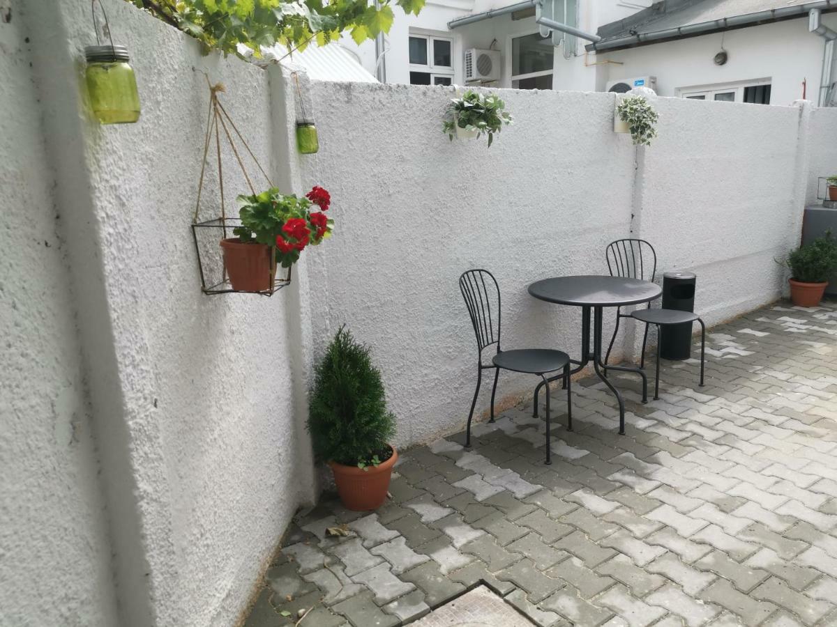 Maison 33 *
